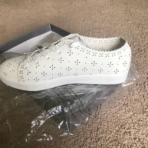 White eyelet shoes (BRAND NEW)